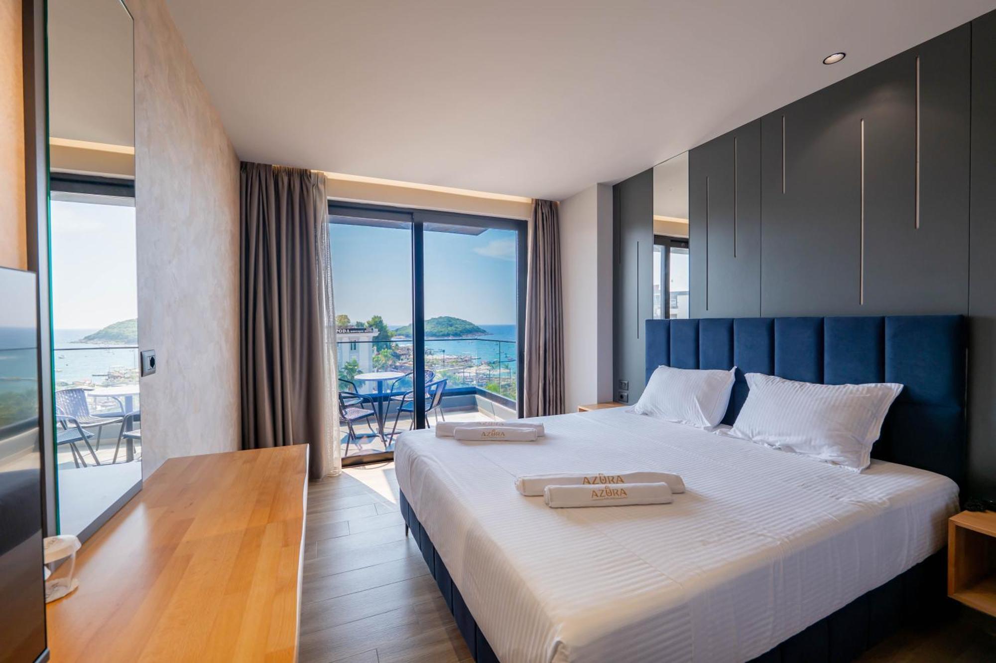 Отель Azura 4*