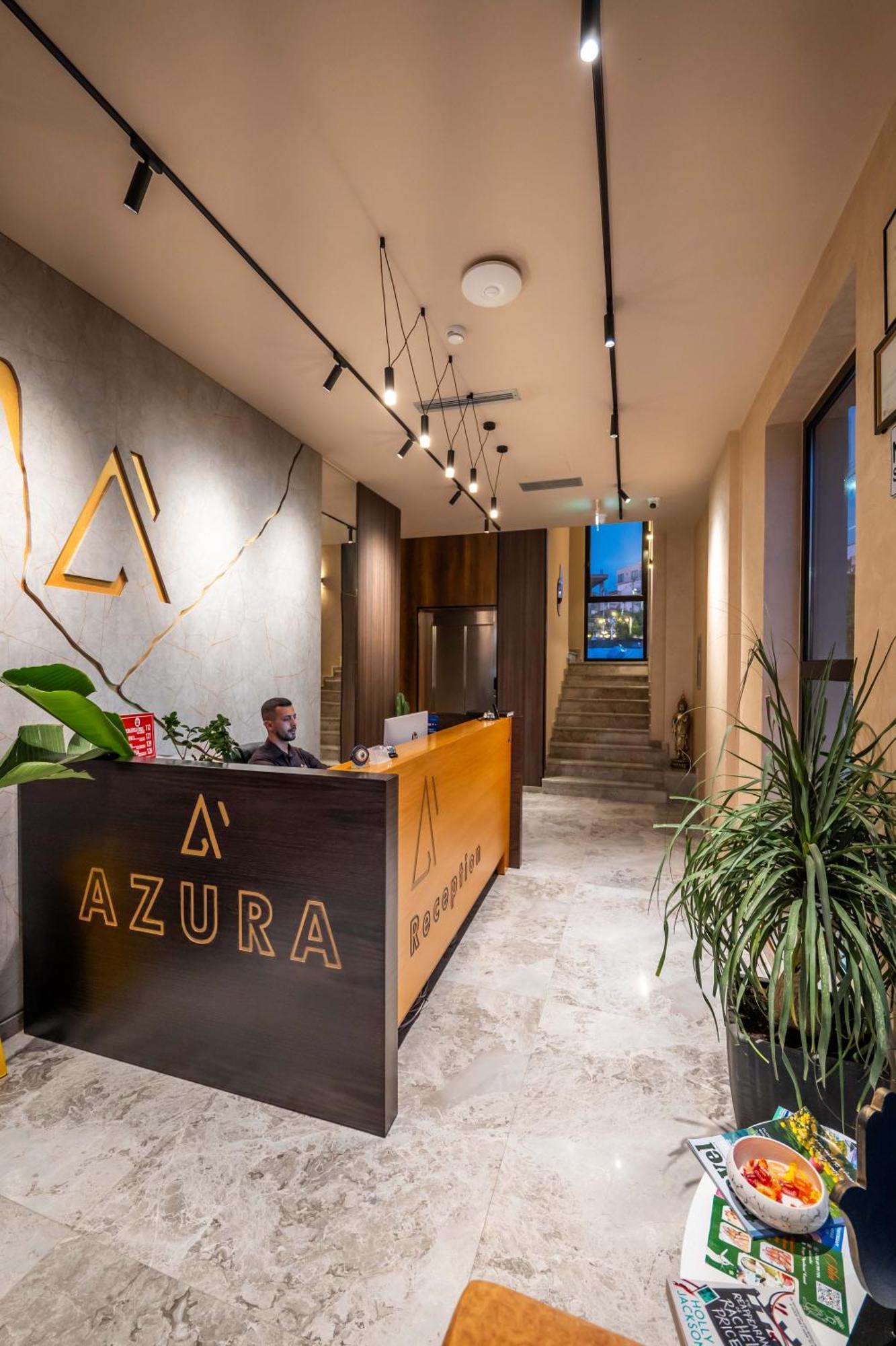 Отель Azura 4*